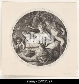 Bacchus, Ceres en Venus, Hendrick Goltzius, 1595 stampa Night Piece with Bacco, Cerere, Venere e Cupido. Pubblicato in Ovaal, testo latino tutto intorno. carta Foto Stock