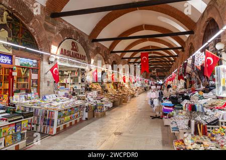 Edirne, Turkiye - 14 gennaio 2024: Il Selimiye Arasta Bazaar è una struttura del mercato ottomano buillt del sultano Murat III vicino alla Moschea Selimiye. Foto Stock