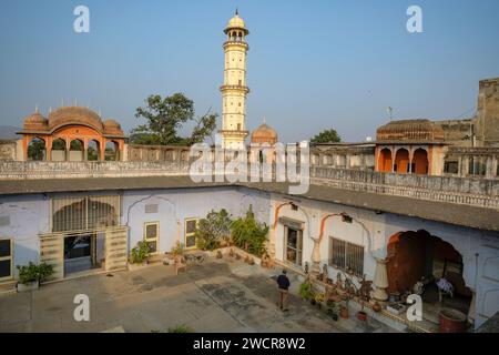 Jaipur, India - 31 dicembre 2023: Veduta del minareto Isarlat Sargasooli a Jaipur, India. Foto Stock