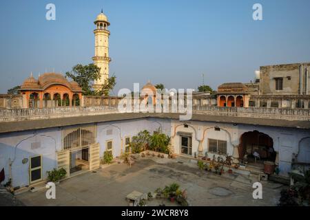 Jaipur, India - 31 dicembre 2023: Veduta del minareto Isarlat Sargasooli a Jaipur, India. Foto Stock