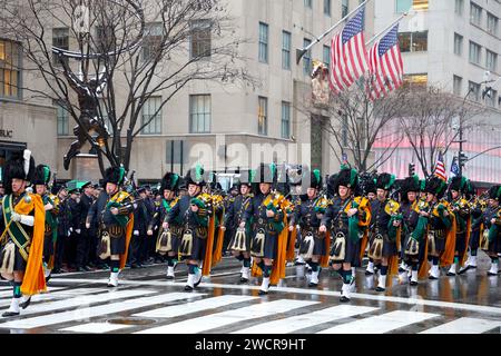 New York City, Stati Uniti. 16 gennaio 2024. Messa funebre di Joseph Esposito, ex capo del dipartimento della polizia di New York con centinaia di ufficiali al St. Patrick's Cathedral a Midtown, New York City, NY, USA il 16 gennaio 2024. Esposito è morto all'età di 73 anni, la sua carriera di 45 anni alla NYPD include il capo di dipartimento in servizio più a lungo nella storia della NYPD, in servizio per 13 anni, dal 2000 al 2013. Foto di Charles Guerin/ABACAPRESS.COM Credit: Abaca Press/Alamy Live News Foto Stock