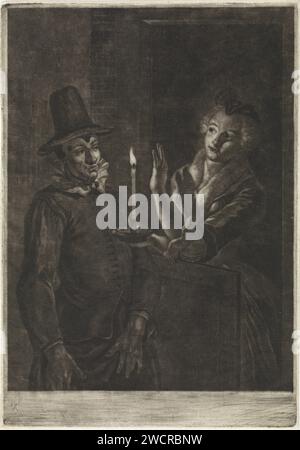 Jan Claasz o De Wandende Maatsvaag: La dichiarazione d'amore di Reinier Adriaansz, Abraham Delfos, dopo Cornelis Troost, 1760 - 1770 stampa Night Face. Reinier Adriaansz spiega Saartje Jansz de Liefde. Sta sulla porta con una candela. La stampa raffigura una scena della commedia "Jan Claasz o la cameriera piangente". La notte dei giornali di Leiden. proposta, dichiarazione d'amore. candela. commedia Foto Stock