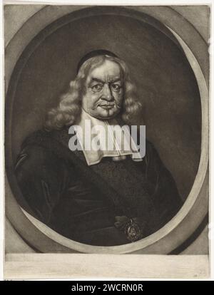 PortraT van Ernst Ludwig Aveman, Pieter Schenk (i), 1689 - 1713 stampare il Cancelliere e Ambasciatore Ernst Ludwig Aveman con una fascia. Al suo centro un medaglione con un ritratto di un uomo. Amsterdam paper durante, Trinket, "Charm" Foto Stock