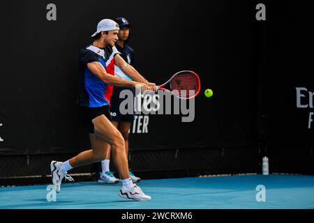 Melbourne, Australia. 14 gennaio 2024. Tomas Machac della Repubblica Ceca gioca contro il giapponese Shintaro Mochizuki (non in foto) durante il primo round del torneo di tennis Australian Open al Melbourne Park. Machac ha battuto Mochizuki in due set con un punteggio di 7:5, 6:1, 7:5. (Foto di Alexander Bogatyrev/SOPA Images/Sipa USA) credito: SIPA USA/Alamy Live News Foto Stock