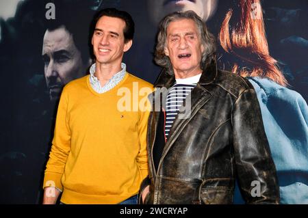 Robert Glatzeder und Winfried Glatzeder bei der Premiere der ARD Mystery-Crime-serie Oderbruch im CineStar Cubix am Alexanderplatz. Berlin, 16.01.2024 *** Robert Glatzeder e Winfried Glatzeder alla premiere della serie ARD Oderbruch al CineStar Cubix di Alexanderplatz Berlin, 16 01 2024 foto:Xn.xKubelkax/xFuturexImagex oderbruch 4145 Foto Stock