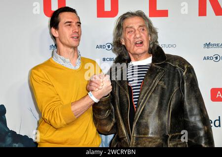 Robert Glatzeder und Winfried Glatzeder bei der Premiere der ARD Mystery-Crime-serie Oderbruch im CineStar Cubix am Alexanderplatz. Berlin, 16.01.2024 *** Robert Glatzeder e Winfried Glatzeder alla premiere della serie ARD Oderbruch al CineStar Cubix di Alexanderplatz Berlin, 16 01 2024 foto:Xn.xKubelkax/xFuturexImagex oderbruch 4153 Foto Stock