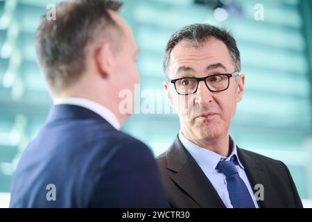 Berlino, Kabinettssitzung der Bundesregierung im Bundeskanzleramt Kabinettssitzung der Bundesregierung am 17.01.2024 im Bundeskanzleramt a Berlino. IM Bild: CEM Özdemir Bundesminister für Ernährung und Landwirtschaft, Bündnis 90/die Grünen Berlin Bundeskanzleramt Berlin Deutschland *** Berlin, riunione di gabinetto del governo federale alla riunione di gabinetto della Cancelleria federale del governo federale il 17 01 2024 alla Cancelleria federale di Berlino nella foto CEM Özdemir Ministro federale dell'alimentazione e dell'agricoltura, Alleanza 90 Verdi Berlino Cancelleria federale Berlino Germania Foto Stock