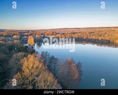 vista aerea del lago chipstead vicino a sevenoaks nel kent Foto Stock