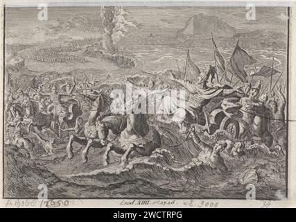 Destruction of the Egyptian Army in the Red Sea, Jan Luyken, 1703 - 1762 Print Maker: Haarlem Editore: Amsterdam paper etching with HIS people safe on the shore, Mosè alza le mani e fa tornare l'acqua; l'esercito del Faraone muore in acqua (Mar Rosso) Foto Stock