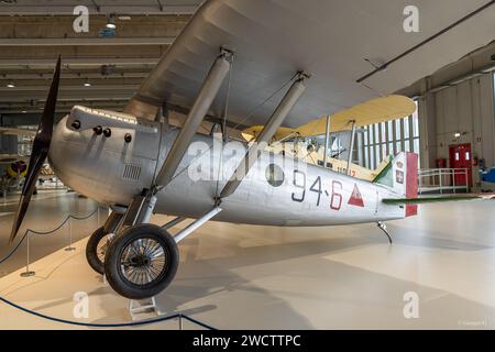 Storico aereo a turboelica in mostra al Museo dell'Aeronautica militare Italiana Foto Stock