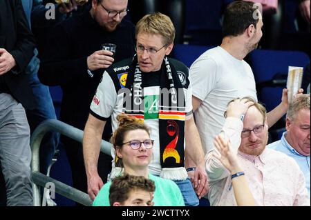 Berlino, Deutschland. 16 gennaio 2024. Ministerpraesident Schleswig-Holstein Daniel Guenther (CDU) GER, Frankreich vs. Deutschland, Handball, Maenner, EHF Euro 2024, gruppo A, Spieltag 3, 16.01.2024 foto: Eibner Pressefoto/Marcel von Fehrn Credit: dpa/Alamy Live News Foto Stock