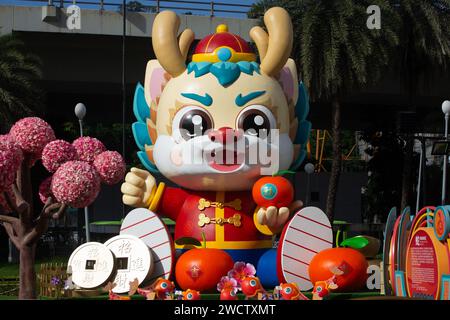 Mostra di un drago carino mentre l'anno del Drago Zodiaco è in arrivo nel 2024. Singapore. Foto Stock