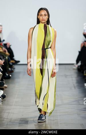 Parigi, Frankreich. 17 gennaio 2024. BOTTER Autunno/Inverno 2024-2025 Runway durante la settimana della moda da uomo di Parigi il 2024 gennaio - Parigi; Francia 17/01/2024 credito: dpa/Alamy Live News Foto Stock