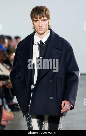 Parigi, Frankreich. 17 gennaio 2024. BOTTER Autunno/Inverno 2024-2025 Runway durante la settimana della moda da uomo di Parigi il 2024 gennaio - Parigi; Francia 17/01/2024 credito: dpa/Alamy Live News Foto Stock