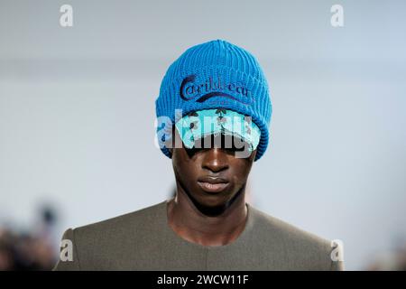 Parigi, Frankreich. 17 gennaio 2024. BOTTER Autunno/Inverno 2024-2025 Runway durante la settimana della moda da uomo di Parigi il 2024 gennaio - Parigi; Francia 17/01/2024 credito: dpa/Alamy Live News Foto Stock