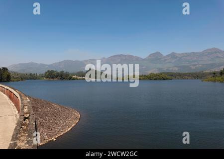 Lago Kundala Dam nel distretto di Idukki in Kerala, India Foto Stock