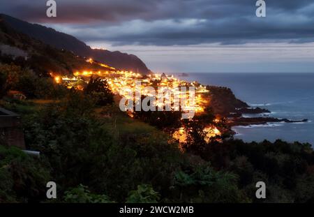Villaggio notturno a Madeira, vicino a Porto Moniz Foto Stock