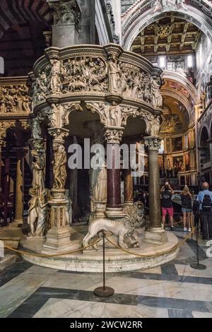 PISA, ITALIA - 16 SETTEMBRE 2018: Questo è il pulpito del predicatore dell'opera del maestro Giovanni Pisano (XIV secolo) Foto Stock