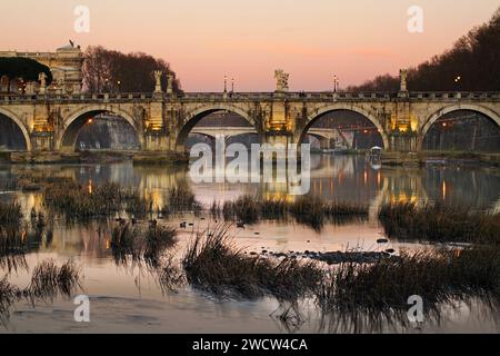 Ponte di Sant'Angelo a Roma. Italia Foto Stock