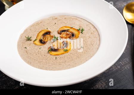 Mushroom cream soup. Cibo vegan. Menu dietetici. Foto Stock