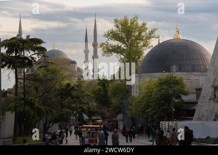 La Moschea Blu di Istanbul, nota anche come Moschea Sultan Ahmed (Sultan Ahmet Camii), è una moschea imperiale storica dell'epoca ottomana Foto Stock