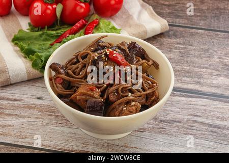 Cucina asiatica Udon soba con maiale e verdure Foto Stock