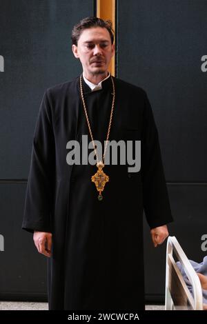 Gli attori si esibiscono durante la rappresentazione di EDIPO REY, DI SOFOCLE del Teatro Nazionale Marin Sorescu di Romania, ai Canal Theaters di Madri Foto Stock