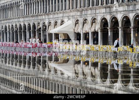Inondazioni leggere a St. Piazza dei marchi, Venezia, Italia Foto Stock