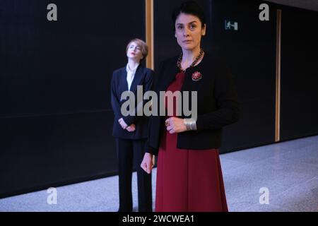 Gli attori si esibiscono durante la rappresentazione di EDIPO REY, DI SOFOCLE del Teatro Nazionale Marin Sorescu di Romania, ai Canal Theaters di Madrid, Spagna (foto di Oscar Gonzalez/Sipa USA) (foto di Oscar Gonzalez/Sipa USA) Foto Stock