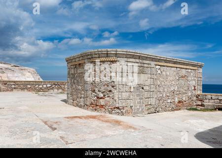 Muro di mattoni del Castello di Morro (Castillo de los Tres Reyes del Morro) a l'Avana, Cuba Foto Stock