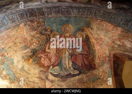 Germania, Baviera, Lago di Costanza (Bodensee), Lindau, Schrannenplatz, Torre dei ladri (Diebsturm) e St La chiesa di Pietro (Peterskirche), l'Incoronazione di Maria affresco del pittore Lindau Mathis Miller nel coro Foto Stock