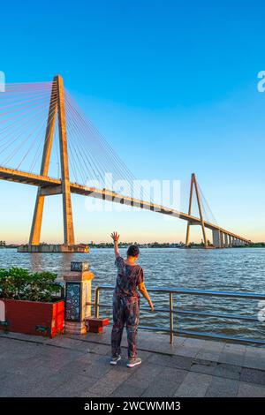 Vietnam, Delta del Mekong, My Tho, ponte di Rach Mieu sul fiume Mekong Foto Stock