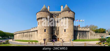 Francia, Loire Atlantique, Parc Naturel Regional de la Briere (Briere Parco naturale regionale), Presqu'ile de Guerande (Guerande la penisola), Guerande, fortificazioni che circondano la città, Porte St Michel (St Michel gate) Foto Stock