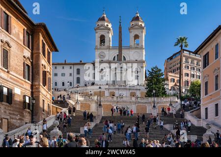 Italia, Lazio, Roma, Piazza di Spagna, Piazza di Spagna, chiesa e abbazia di Trinité-des-Monts sullo sfondo Foto Stock