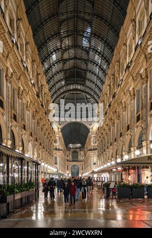 Italia, Lombardia, Milano, Piazza Duomo, Galleria Vittorio Emanuele II, prestigiosa e storica galleria commerciale in stile neoclassico Foto Stock