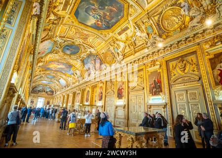 Francia, Parigi, area dichiarata Patrimonio dell'Umanità dall'UNESCO, Museo del Louvre, Galleria Apollo Foto Stock