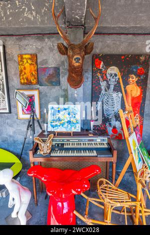 Tailandia, Chanthaburi, caffetteria-galleria nella storica strada di Chanthaboon Waterfront Community Foto Stock