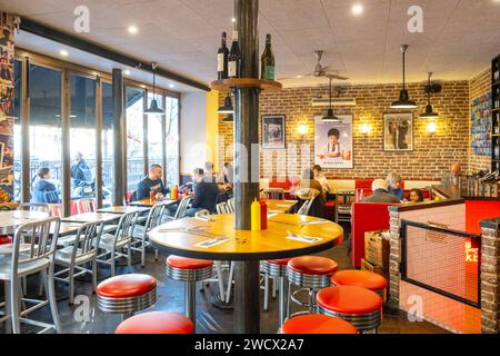 Francia, Parigi, il ristorante in stile newyorkese Schwartz's Delicatessen Foto Stock