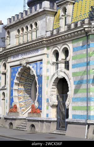 Francia, Nord, Dunkirk, ex Bains Dunkerquois (1896) in stile moresco secondo i progetti degli architetti Louis Gilquin, Charles Boidin e Albert Baert con piscina, lavatoi, vasche da bagno... Foto Stock