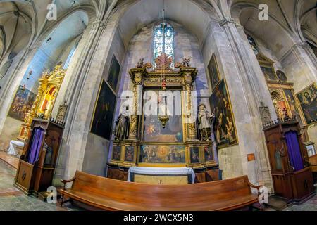 PALMA, SPAGNA - SETTEMBRE 20.2023: All'interno della Santa Eulàlia de Ciutat de Mallorca, una chiesa di culto cattolico. Costruito nel 1236 come cappella. Foto Stock