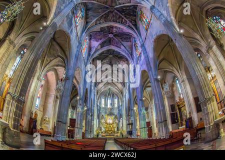 PALMA, SPAGNA - SETTEMBRE 20.2023: All'interno della Santa Eulàlia de Ciutat de Mallorca, una chiesa di culto cattolico. Costruita nel 1236 come cappella, dai Chri Foto Stock