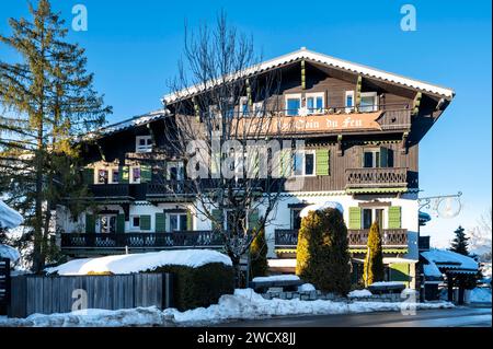 Francia, Haute Savoie, Megeve, architetto Henry Jacques le Meilleur, l'hotel Au Coin du feu riarredato dal nuovo proprietario con mobili originali dell'architetto Foto Stock