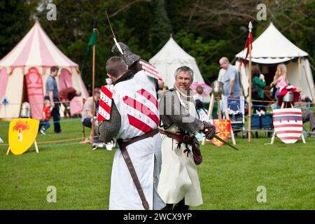 30 aprile 2023. Castello di Hedingham, Suffolk, Inghilterra. I reattori si riuniscono per una rivisitazione della storia di Re Artù ed Excalibur e per la celebrazione di tutte le cose arturiane al Castello di Hedingham. Foto Stock