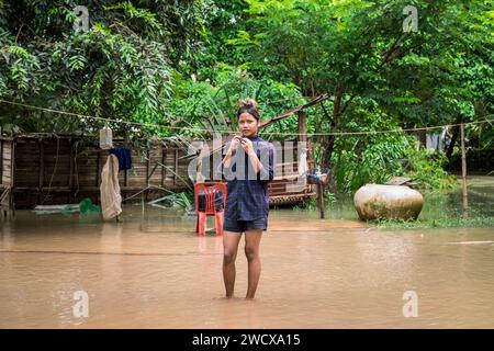 Cambogia, Kampong Phluk, inondazioni causate da forti piogge Foto Stock