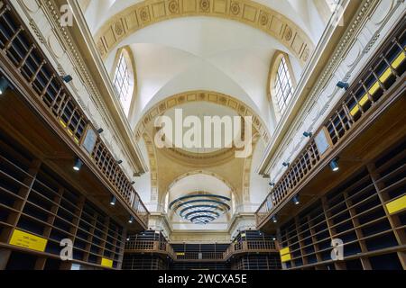 Francia, Mosella, Metz, Musée de la Cour d'Or de Metz Métropole, sala d'ingresso con un lampadario a spirale di Jean Pierre Hugon Foto Stock