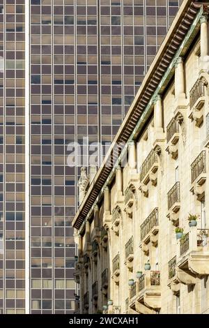 Francia, Meurthe et Moselle, Nancy, dettaglio della facciata dell'ex edificio annesso dell'Excelsior Hotel dell'ex Hotel d'Angleterre (England Hotel) in stile Art Nouveau costruito dagli architetti Lucien Weissenburger e Alexandre Mienville tra il 1910 e il 1911, nella facciata di fondo della torre Thiers, situata in Rue Henri Poincare Foto Stock