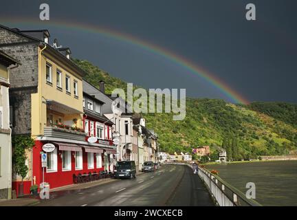 Argine del fiume Reno a Sankt Goarshausen. Germania Foto Stock