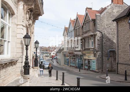 Vista su High Street a Swanage, Dorset, nel Regno Unito Foto Stock