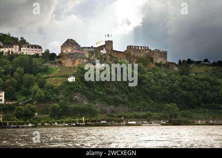 Rheinfels Castello (Burg Rheinfels) in Sankt Goar am Rhein. Germania Foto Stock