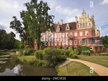 Nuovo castello nel Parco von Muskau (Parco Muzakowski) vicino a Bad Muskau. Patrimonio dell'umanità dell'UNESCO. Germania Foto Stock